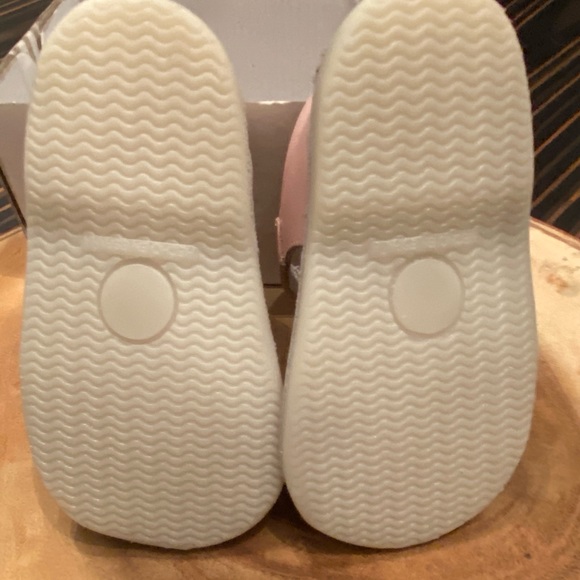 Beautiful pastel pink sandals - Picture 3 of 3